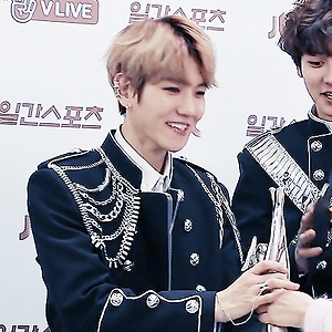 [GIF] 170114 골든디스크 백스테이지 백현 baekhyun