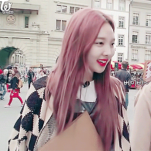 170529 TWICE TV5 -TWICE in SWITZERLAND- EP.4 나연 움짤 - 7p
