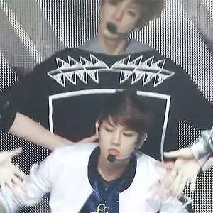 [GIF] EXO DEBUT SHOWCASE 백현 BAEKHYUN