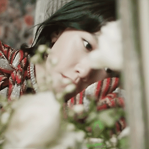 W Korea A DECADE TO REMEMBER 소녀시대 8월호 커버 필름
