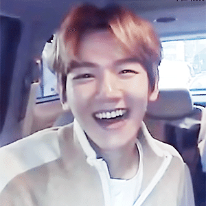 [GIF] 161215 아미고TV EXO-CBX 출근길 백현 baekhyun