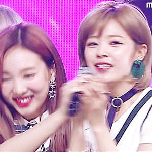 170531 쇼챔피언 SIGNAL, 1위 나연 움짤 - 10p