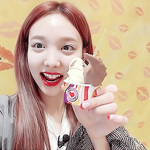 170531 TWICE TV5 -TWICE in SWITZERLAND- EP.5 나연 움짤 - 4p