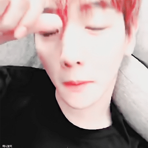 [GIF] 170417 백현 브이앱 자기전에 BAEKHYUN