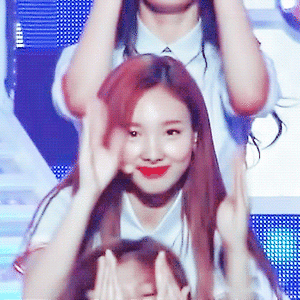 170520 음악중심 SIGNAL 직캠 나연 움짤 - 4p