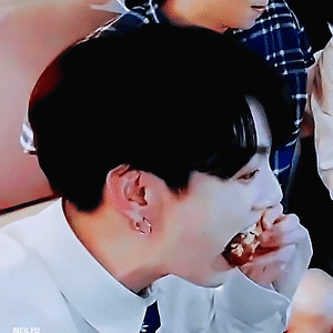 190502 브이앱라이브 Do you know BTS?