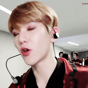 [GIF] 170909 EXO TOURGRAM V앱 백현 BAEKHYUN