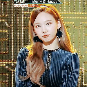 171215 뮤직뱅크 Merry & Happy, Heart Shaker 나연 움짤 - 5p