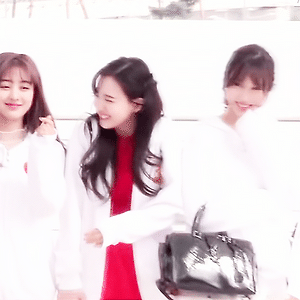 180415 인천공항 출국 나연 움짤 - 2p