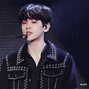 [GIF] 171115 AAA 시상식 백현 BAEKHYUN