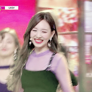 171108 쇼챔피언 LIKEY, 1위 나연 움짤 - 17p