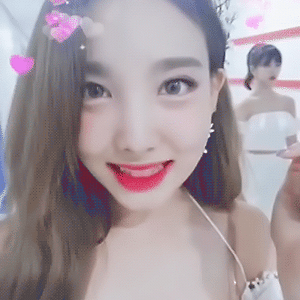 180718 트와이스타그램 나연 움짤 - 1p