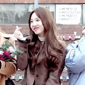 171110 뮤직뱅크 출근 나연 움짤 - 1p