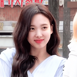 180427 뮤직뱅크 출근 나연 움짤 - 5p