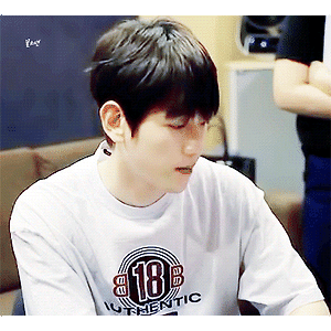 [GIF] 180822 비하인더스테이션 #백현 #BAEKHYUN