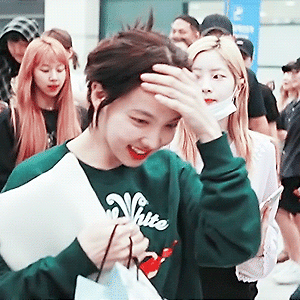 180619 ICN 입국 나연 움짤 - 1p
