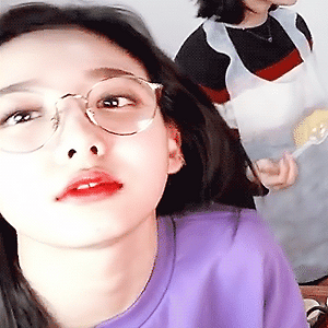 180511 JIHYO's CANDY NIGHT V LIVE 나연 움짤 - 8p
