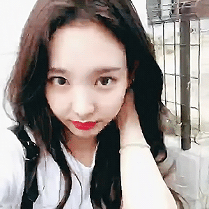 180627 ㅠ V LIVE 나연 움짤 - 10p