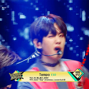 [GIF] 181109 뮤직뱅크 백현 BAEKHYUN