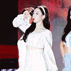 181201 K-POP CONCERT ON GUAM YoY 나연 움짤 (cr.슈가 글라이더) - 1p