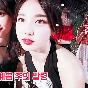 180718 TWICE TV "Dance The Night Away" EP.04 나연 움짤 - 17p