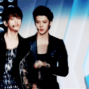 [GIF] 130126 SMTOWN Live in LA 백현 BAEKHYUN