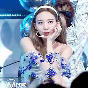 180719 엠카운트다운 DTNA  MPD직캠 나연 움짤 - 5p