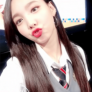 180501 What is Love? Selfie MV 나연 움짤 - 11p