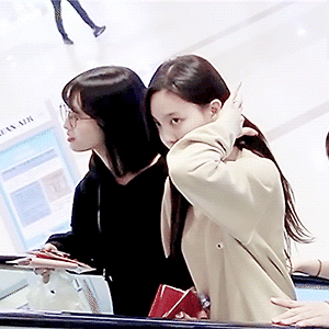 180524 GMP 출국 나연 움짤 - 1p