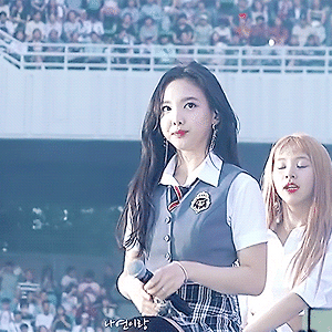 180623 롯데 패밀리 콘서트 LIKEY 나연 움짤 (cr.나연이랑) - 14p