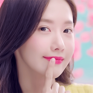 윤아의 '톡 터진 벚꽃 핑크' 립, 리얼 핏 벨벳 립스틱 CF