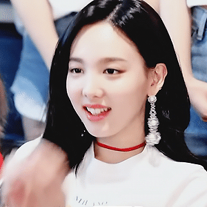 180405 엠카운트다운 나연 움짤 - 1p