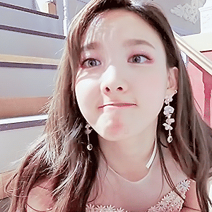 180428 TWICE TV "What is Love?" EP.04 나연 움짤 - 9p