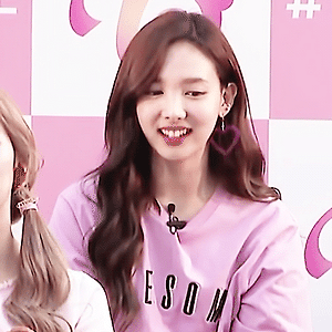 170629 ＃TWICEを拡散せよ 日本デビュー記念 スペシャル生配信! LINE LIVE 나연 움짤 - 15p