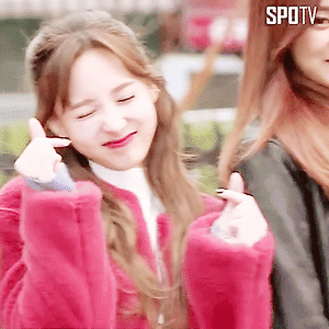 171117 뮤직뱅크 출근 나연 움짤 - 4p