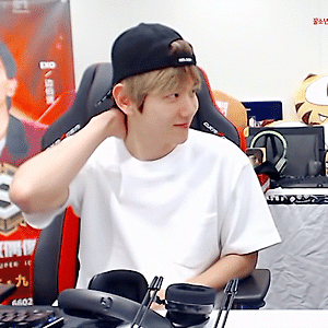 [GIF] 180928 SM셀럽리그 배그 백현 BAEKHYUN