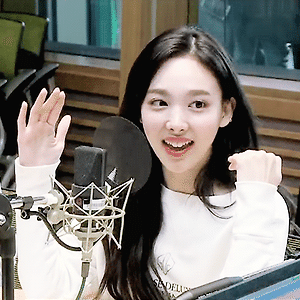180413 정오의 희망곡 나연 움짤 - 2p