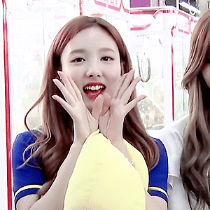 170614 #TWICEを拡散せよ 日本デビュー直前特番 LINE LIVE part.4 나연 움짤 - 3p