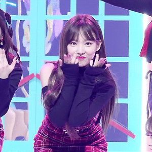 171102 엠카운트다운 LIKEY MPD 직캠 나연 움짤 - 24p