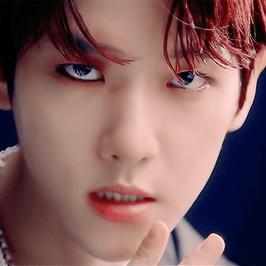 [GIF] EXO 'LOVE SHOT' MV 백현 BAEKHYUN