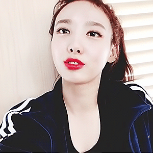 180702 헐크 V LIVE (4) 나연 움짤 - 35p