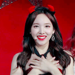 161229 가요대축제 그리움만 쌓이네, 다시 만난 세계, TT 나연 움짤 - 7p