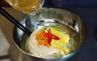 차가운<br><잔치국수>를<br>만들어보자