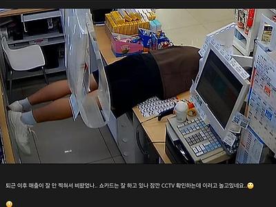 CCTV를 봐버린 편의점 점장jpg