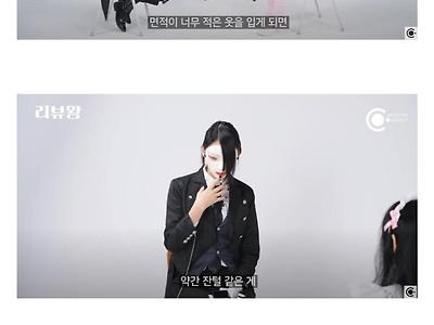 노출높은 여성 기타리스트가 상담하는 사람