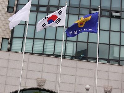 사람들이 잘모르는 경찰서에 백기를 게양하는 이유