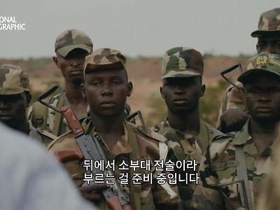 아프리카 내전에 흑인분장하고 참전
