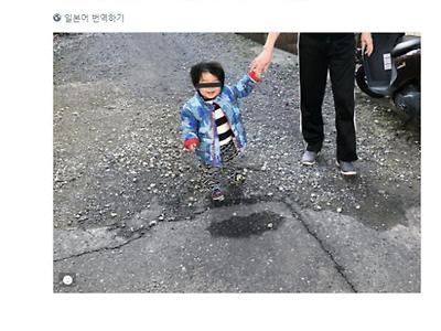 아들이 허공에 떠있는걸 보고 갈때가 되었나 생각한 아버지.JPG