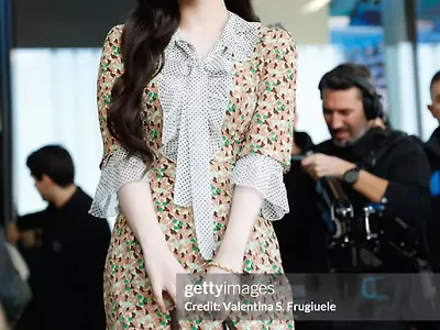 원피스 입은 에스파 카리나 (FW25 프라다쇼)