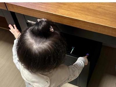 절대 알아서는 안되는걸 알아버린 아기.jpg